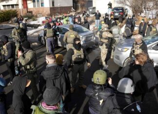 Trump Kobarkan “Perang” di Dalam Negeri, Aparat Tembak Mati Warga Lagi Trump Kobarkan “Perang” di Dalam Negeri, Aparat Tembak Mati Warga Lagi