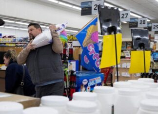 Potret Panic Buying Jelang “Malapetaka”, Ada Peringatan Cuaca Ekstrem Potret Panic Buying Jelang “Malapetaka”, Ada Peringatan Cuaca Ekstrem