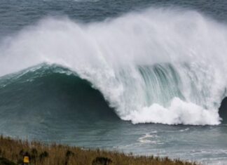 Vagues dangereuses : les autorités ferment la corniche de Salé Vagues dangereuses : les autorités ferment la corniche de Salé