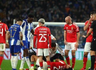 Richard Ríos já se mostra sem proteção no ombro direito Richard Ríos já se mostra sem proteção no ombro direito