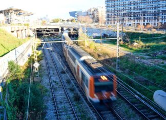 Última hora del accidente en Adamuz y la crisis ferroviaria: El servicio de Rodalies seguirá suspendido durante el domingo en Cataluña Última hora del accidente en Adamuz y la crisis ferroviaria: El servicio de Rodalies seguirá suspendido durante el domingo en Cataluña