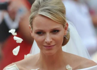 Charlene de Mónaco, la princesa ‘rehén’: se casó llorando, se intentó escapar 3 veces y sigue sin encajar Charlene de Mónaco, la princesa ‘rehén’: se casó llorando, se intentó escapar 3 veces y sigue sin encajar