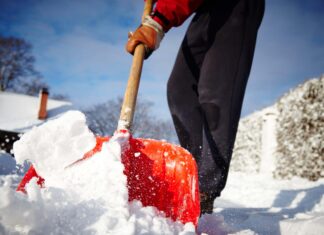 How to Shovel Snow Without Hurting Your Back How to Shovel Snow Without Hurting Your Back
