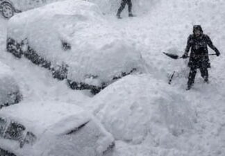 SUA, lovite de una dintre cele mai dure ierni: mii de zboruri anulate, pene de curent și victime ale frigului extrem SUA, lovite de una dintre cele mai dure ierni: mii de zboruri anulate, pene de curent și victime ale frigului extrem