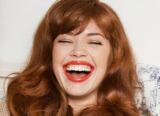 The Right Way to Style Bangs, According to a Celebrity Hairstylist The Right Way to Style Bangs, According to a Celebrity Hairstylist