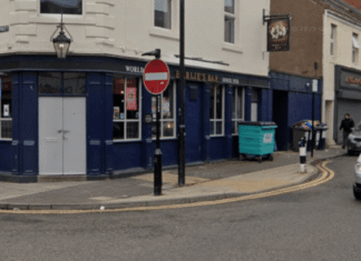 Teenager arrested ‘for murder’ after woman in her 40s dies in altercation Teenager arrested ‘for murder’ after woman in her 40s dies in altercation