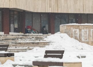 Szabad Ă©g alatt egy hajlĂ©ktalan nĹ‘ CsĂkszeredában Szabad Ă©g alatt egy hajlĂ©ktalan nĹ‘ CsĂkszeredában