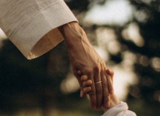 Nëse i keni dëgjuar këto 9 fraza, mund të jeni rritur nga prindër egoistë Nëse i keni dëgjuar këto 9 fraza, mund të jeni rritur nga prindër egoistë