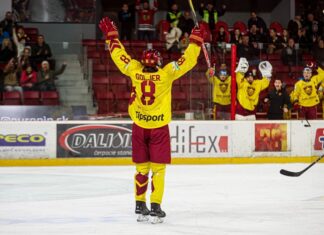 Sedemnásťročný talent Trenčína pokoril významnú métu. Viac bodov dosiahli len hráči NHL Sedemnásťročný talent Trenčína pokoril významnú métu. Viac bodov dosiahli len hráči NHL