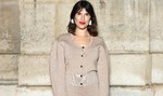 Invitadas elegantes, tomad nota: no sé si me gusta más el dos piezas de Jeanne Damas o la chaqueta maravillosa de Elizabeth Olsen en el desfile de Jacquemus Invitadas elegantes, tomad nota: no sé si me gusta más el dos piezas de Jeanne Damas o la chaqueta maravillosa de Elizabeth Olsen en el desfile de Jacquemus
