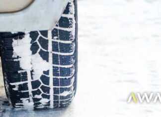 Sabes colocar correntes de neve nos pneus do teu carro? Mostramos como se faz Sabes colocar correntes de neve nos pneus do teu carro? Mostramos como se faz