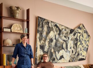 Con familia y sin puertas: este arquitecto transforma una antigua fábrica de juguetes en un ‘loft’ cálido y acogedor donde el arte y los muebles ‘vintage’ marcan la diferencia (y los espacios) Con familia y sin puertas: este arquitecto transforma una antigua fábrica de juguetes en un ‘loft’ cálido y acogedor donde el arte y los muebles ‘vintage’ marcan la diferencia (y los espacios)