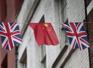 Premierul britanic merge să facă afaceri la Beijing: Nu poți să îți bagi capul nisip și să ignori China Premierul britanic merge să facă afaceri la Beijing: Nu poți să îți bagi capul nisip și să ignori China