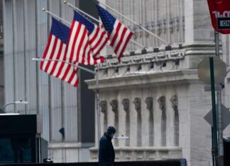 Americans’ confidence in US economy sinks to lowest level since 2014 despite Trump tariff claims Americans’ confidence in US economy sinks to lowest level since 2014 despite Trump tariff claims