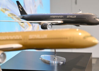 銀・金メタリック塗装A350-1000 スターラックス航空、空山基氏とコラボ 銀・金メタリック塗装A350-1000 スターラックス航空、空山基氏とコラボ