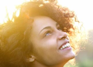 Punctele luminoase pe cerul albastru sunt globulele albe din ochii tăi Punctele luminoase pe cerul albastru sunt globulele albe din ochii tăi