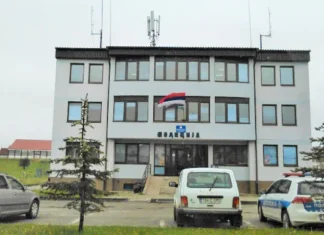 Žena nožem izbola muškarca u porodičnoj kući Žena nožem izbola muškarca u porodičnoj kući