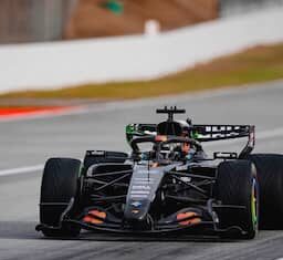 Wereldkampioen Norris na eerste testdag in nieuwe McLaren: ‘Het voelt anders’ Wereldkampioen Norris na eerste testdag in nieuwe McLaren: ‘Het voelt anders’