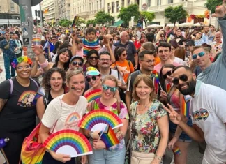 Dezvăluiri explozive: Fosta ambasadoare SUA la București, Kathleen Kavalec, avea la reședința sa tablouri cu ritualuri satanice cu bebeluși Dezvăluiri explozive: Fosta ambasadoare SUA la București, Kathleen Kavalec, avea la reședința sa tablouri cu ritualuri satanice cu bebeluși