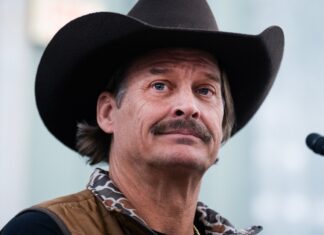 Kid Rock to Congress: For Fans and Artists, the Live Nation-Ticketmaster “Experiment Has Failed Miserably” Kid Rock to Congress: For Fans and Artists, the Live Nation-Ticketmaster “Experiment Has Failed Miserably”