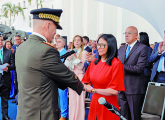 Delcy Rodríguez, comandante en jefe Delcy Rodríguez, comandante en jefe