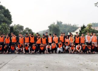 100 cảnh sát khám xét, bắt giữ băng nhóm chiếm đoạt hơn 300 tỉ đồng của hàng ngàn người 100 cảnh sát khám xét, bắt giữ băng nhóm chiếm đoạt hơn 300 tỉ đồng của hàng ngàn người