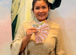 Xổ số miền Nam: Đại lý mang 10 tỉ đến nhà đổi thưởng cho khách hàng lúc nửa đêm Xổ số miền Nam: Đại lý mang 10 tỉ đến nhà đổi thưởng cho khách hàng lúc nửa đêm