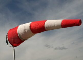 Mau tempo: Dez estações meteorológicas registaram rajadas de vento superiores a 120 km/hora Mau tempo: Dez estações meteorológicas registaram rajadas de vento superiores a 120 km/hora