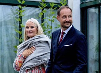 Mette-Marit y Haakon de Noruega salen del paÃs por el juicio a su hijo: «Le amamos, es parte de la familia» Mette-Marit y Haakon de Noruega salen del paÃs por el juicio a su hijo: «Le amamos, es parte de la familia»