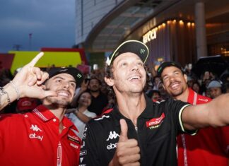 Pertahankan Ritual Lama MotoGP, Valentino Rossi Akhirnya Jajal Sirkuit Mandalika yang Bikin Marc Marquez Penasaran Pertahankan Ritual Lama MotoGP, Valentino Rossi Akhirnya Jajal Sirkuit Mandalika yang Bikin Marc Marquez Penasaran