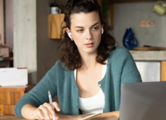 How to create multiple versions of a presentation in PowerPoint How to create multiple versions of a presentation in PowerPoint