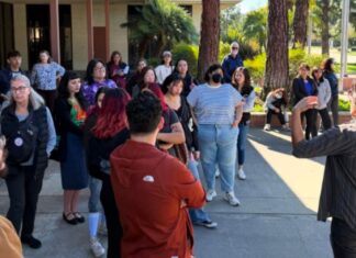 Inmigrantes de habla hispana quedan fuera de la discusión en Industry Inmigrantes de habla hispana quedan fuera de la discusión en Industry