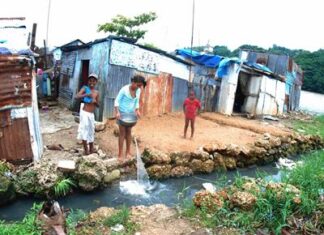 Pisos de tierra, la realidad que RD quiere dejar en el pasado Pisos de tierra, la realidad que RD quiere dejar en el pasado