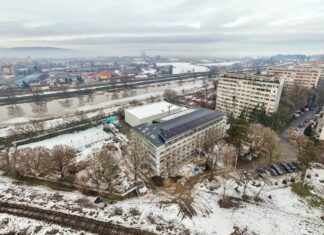 Elhanyagolt telekből iskolaudvar: bővül egy marosvásárhelyi iskola területe Elhanyagolt telekből iskolaudvar: bővül egy marosvásárhelyi iskola területe