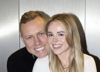 Flirtet Dschungel-Eva mit ihm? Patricks Freundin äußert sich Flirtet Dschungel-Eva mit ihm? Patricks Freundin äußert sich