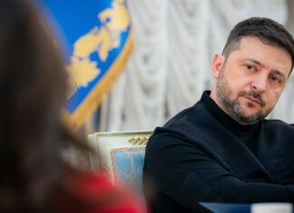 Zelensky em entrevista: “Retirarmo-nos do Donbas seria a única forma de Putin poder dizer: eis a nossa vitória” Zelensky em entrevista: “Retirarmo-nos do Donbas seria a única forma de Putin poder dizer: eis a nossa vitória”