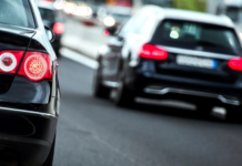 Vehicul lent pe banda a doua. Ai voie să treci înainte pe banda 1? Ce spune clar Codul Rutier Vehicul lent pe banda a doua. Ai voie să treci înainte pe banda 1? Ce spune clar Codul Rutier