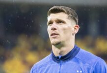 Ștefan Târnovanu a primit replica după ce s-a luat de Peluza Nord a FCSB-ului Ștefan Târnovanu a primit replica după ce s-a luat de Peluza Nord a FCSB-ului