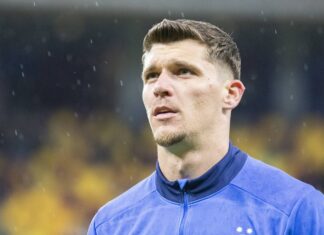 Ștefan Târnovanu a primit replica după ce s-a luat de Peluza Nord a FCSB-ului Ștefan Târnovanu a primit replica după ce s-a luat de Peluza Nord a FCSB-ului