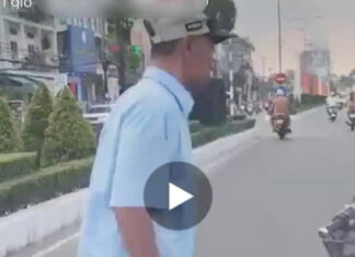 Công an xác minh vụ người đàn ông chửi bới, chặn đầu ô tô ở Cần Thơ Công an xác minh vụ người đàn ông chửi bới, chặn đầu ô tô ở Cần Thơ