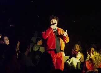 Janus Lester poniendo en pie a la guardería Janus Lester poniendo en pie a la guardería