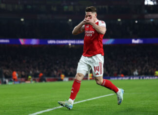 "Ona mu donosi sreću" "Ona mu donosi sreću"