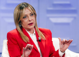 Meloni: “Polemizzano sull’Ice ma chiedono agli Usa di difendere l’Ue” Meloni: “Polemizzano sull’Ice ma chiedono agli Usa di difendere l’Ue”