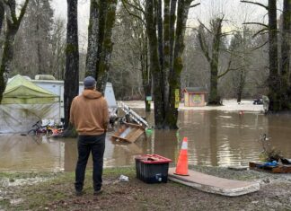 Flooding prompts state of local emergency in Comox Valley, B.C. Flooding prompts state of local emergency in Comox Valley, B.C.