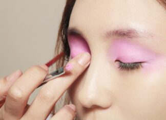 How to Apply Liquid Eye Shadow, According to a Makeup Expert How to Apply Liquid Eye Shadow, According to a Makeup Expert
