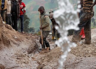 Mais de 200 morrem em desabamento de mina de coltan no leste do Congo Mais de 200 morrem em desabamento de mina de coltan no leste do Congo