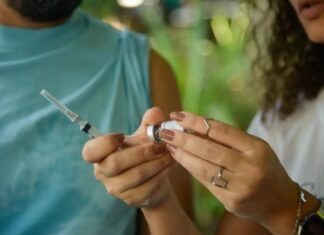 Vacinação contra chikungunya começa nesta segunda (2) em Mirassol, primeira cidade do Brasil a aplicar o imunizante Vacinação contra chikungunya começa nesta segunda (2) em Mirassol, primeira cidade do Brasil a aplicar o imunizante