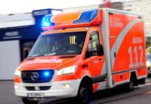 Kinder bei Verkehrsunfällen in Berlin verletzt: Zwei Mädchen gehen bei Rot und werden von Auto angefahren Kinder bei Verkehrsunfällen in Berlin verletzt: Zwei Mädchen gehen bei Rot und werden von Auto angefahren