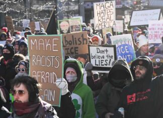Des milliers de manifestants à Minneapolis contre la police de l’immigration de Trump Des milliers de manifestants à Minneapolis contre la police de l’immigration de Trump