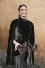 Tana Rivera, espectacular en la boda en Sevilla de María Eugenia González-Serna con un vestido con capa y sandalias de plataforma Tana Rivera, espectacular en la boda en Sevilla de María Eugenia González-Serna con un vestido con capa y sandalias de plataforma